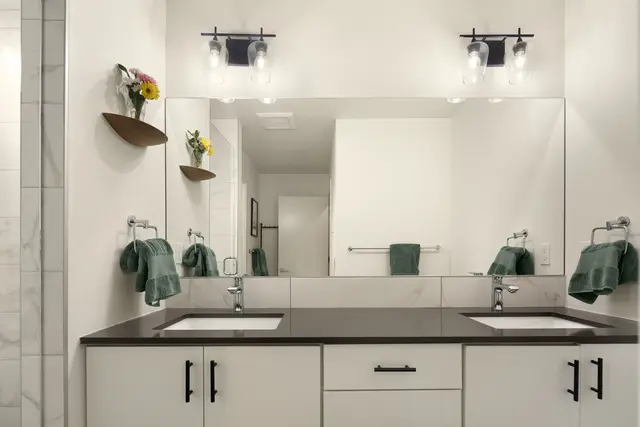 primary_bathroom_30